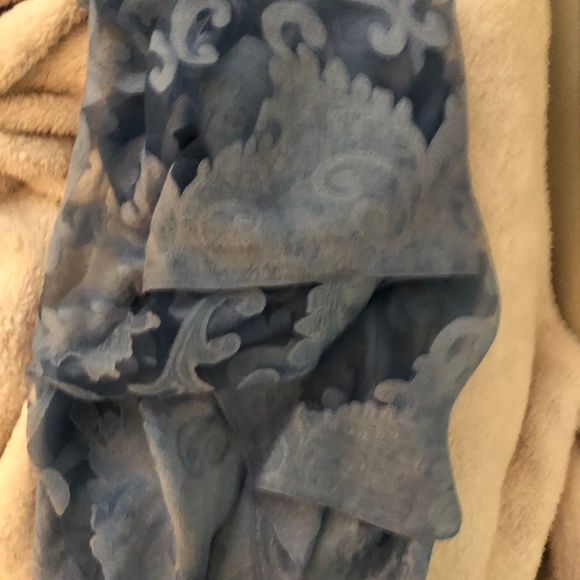 Light Blue Pashmina - Never Worn - Picture 5 of 5